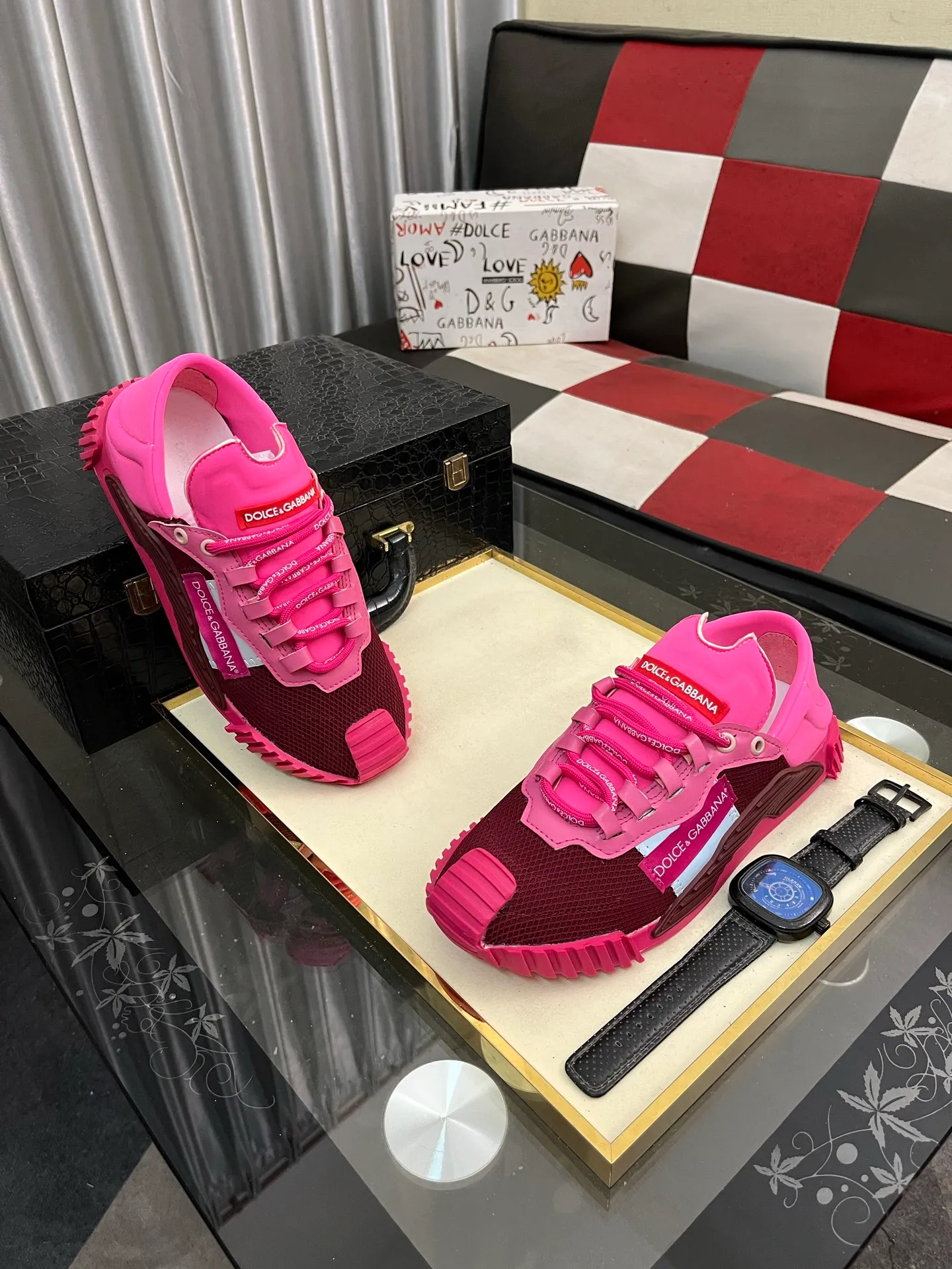 Men's shoes 💰440⌚️⌚️DG's latest popular 🔥🔥casual shoes, the tongue has the brand's iconic details, and the combination of silk cowhide and cow suede enhances the style. Fashionable and versatile, it can complement any look. Create an exquisite design with unique dynamic vitality and modern atmosphere, showing modern elegance. Size: 35-46